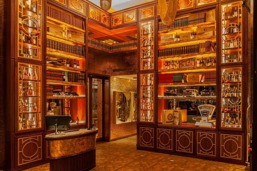 Wine & Books Lisboa Hotel Exterior photo The interior of the Harry Potter store at Platform 9¾ at King's Cross
