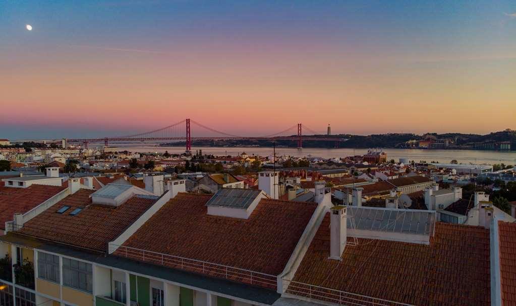 Wine & Books Lisboa Hotel Facilities photo View of the roofs of the houses of the parish of Santo Estêvão.