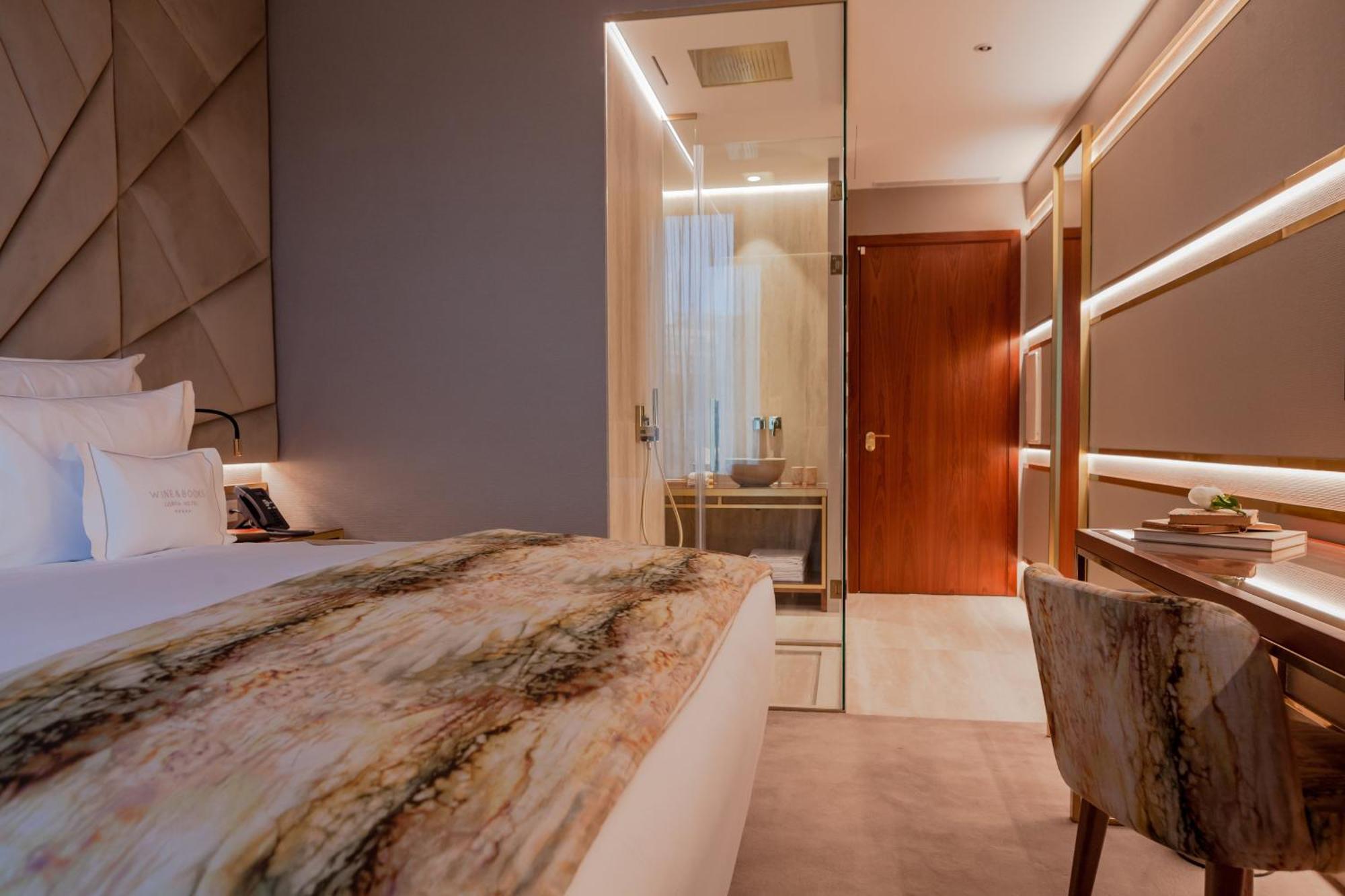 Wine & Books Lisboa Hotel Exterior photo A bedroom at the hotel