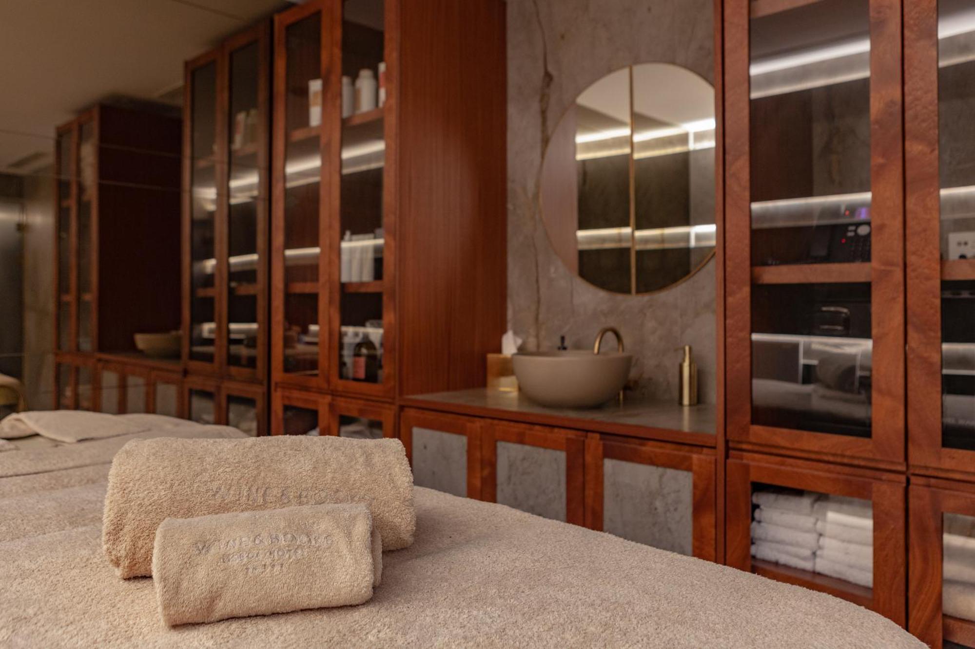 Wine & Books Lisboa Hotel Exterior photo Spa at the Taj Mahal Palace, Mumbai