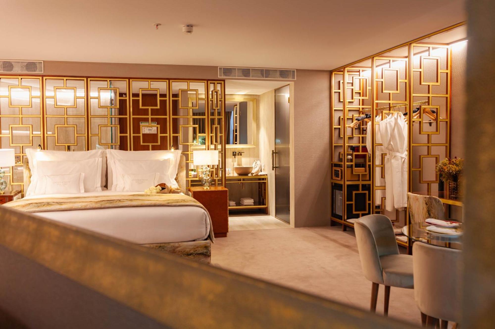 Wine & Books Lisboa Hotel Room photo A suite at the Mandarin Oriental, London